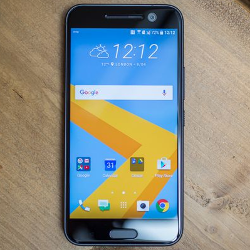 "Expert" HTC 10 owners in Europe can now flash Android 7.0 on their phone