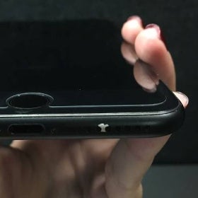 Some Matte Black iPhone 7 units have paint chipping issues