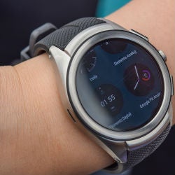 Wondering where Android Wear 2.0 is? Google delayed it to fix a bug
