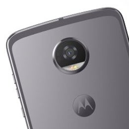 Moto Z2 Force and Z2 Play leak out again, this time in a family photo