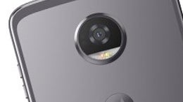 Moto Z2 Force and Z2 Play leak out again, this time in a family photo