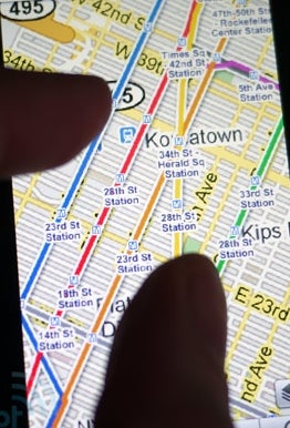 Motorola DROID gets Multitouch with Google Maps