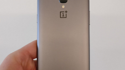 OnePlus 5 prototype appears, dual rear camera and all