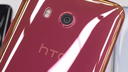 HTC U11 hands-on: all the color options, noise-cancelling earbuds, and