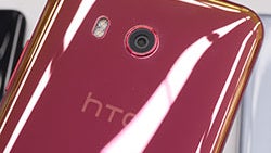 HTC U11 hands-on: all the color options, noise-cancelling earbuds, and more