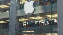 Apple Store in Singapore is used for post-wedding ceremony photographs