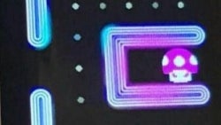 Even more Meizu Pro 7 leaked images show what playing Pac Man on its secondary screen looks like