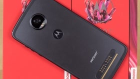 Moto Z2 Play unboxing and first look, with new Moto Mods