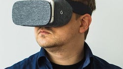 Google CEO promises 11 Daydream VR-compatible Android phones by the end of 2017