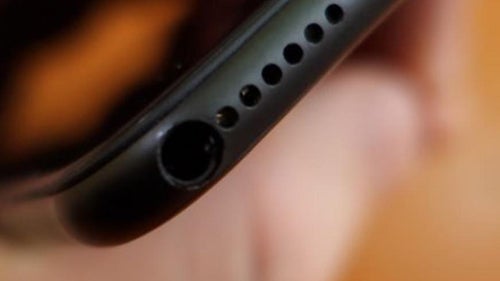 Watch a man mod a headphone jack into his iPhone 7
