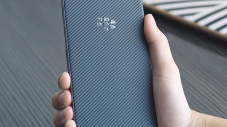 All-touch BlackBerry Motion stars in first promo video
