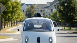 (VIDEO) First fully driverless taxis shuttle Phoenix patrons eerily, competently