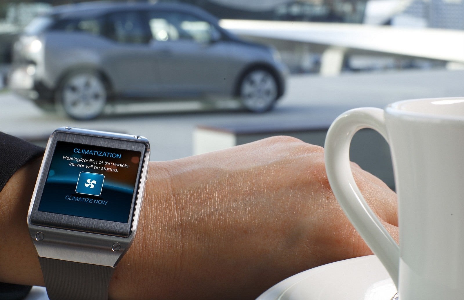 Samsung shows off Trek Bike prototype that charges your Note 3, Galaxy Gear BMW i3 integration