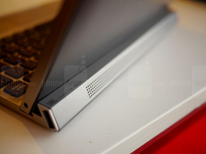 Lenovo Miix 2 10 tablet flaunts an innovative two-way dock slot, JBL speakers and a subwoofer - Lenovo Miix 2 10 tablet hands-on: innovative dock slot and a subwoofer