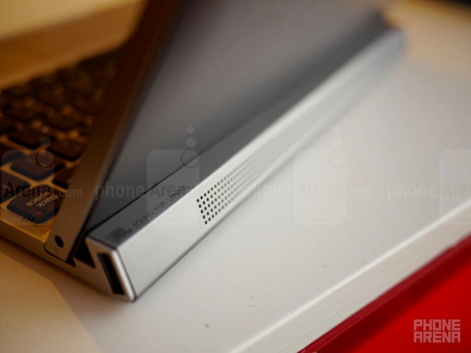 Lenovo Miix 2 10 tablet flaunts an innovative two-way dock slot, JBL speakers and a subwoofer - Lenovo Miix 2 10 tablet hands-on: innovative dock slot and a subwoofer