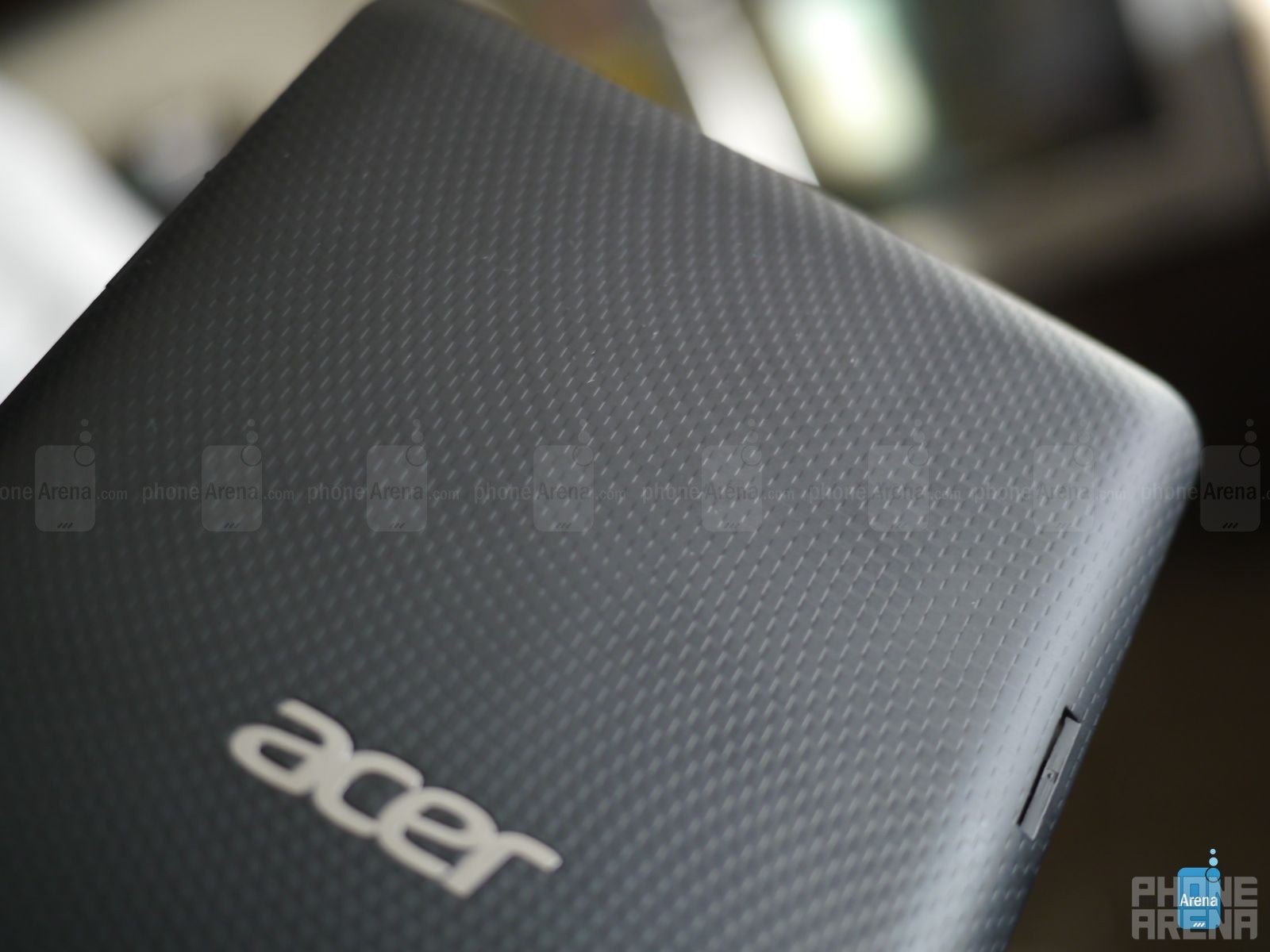 Textured back - Acer Iconia B1-720 hands-on