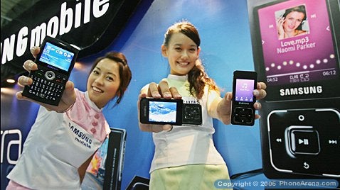 Samsung announces dual-face phones: F300 and F500