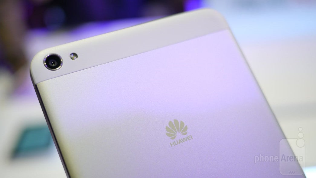 Huawei MediaPad X1 hands-on: super thin, lightweight, and compact hybrid
