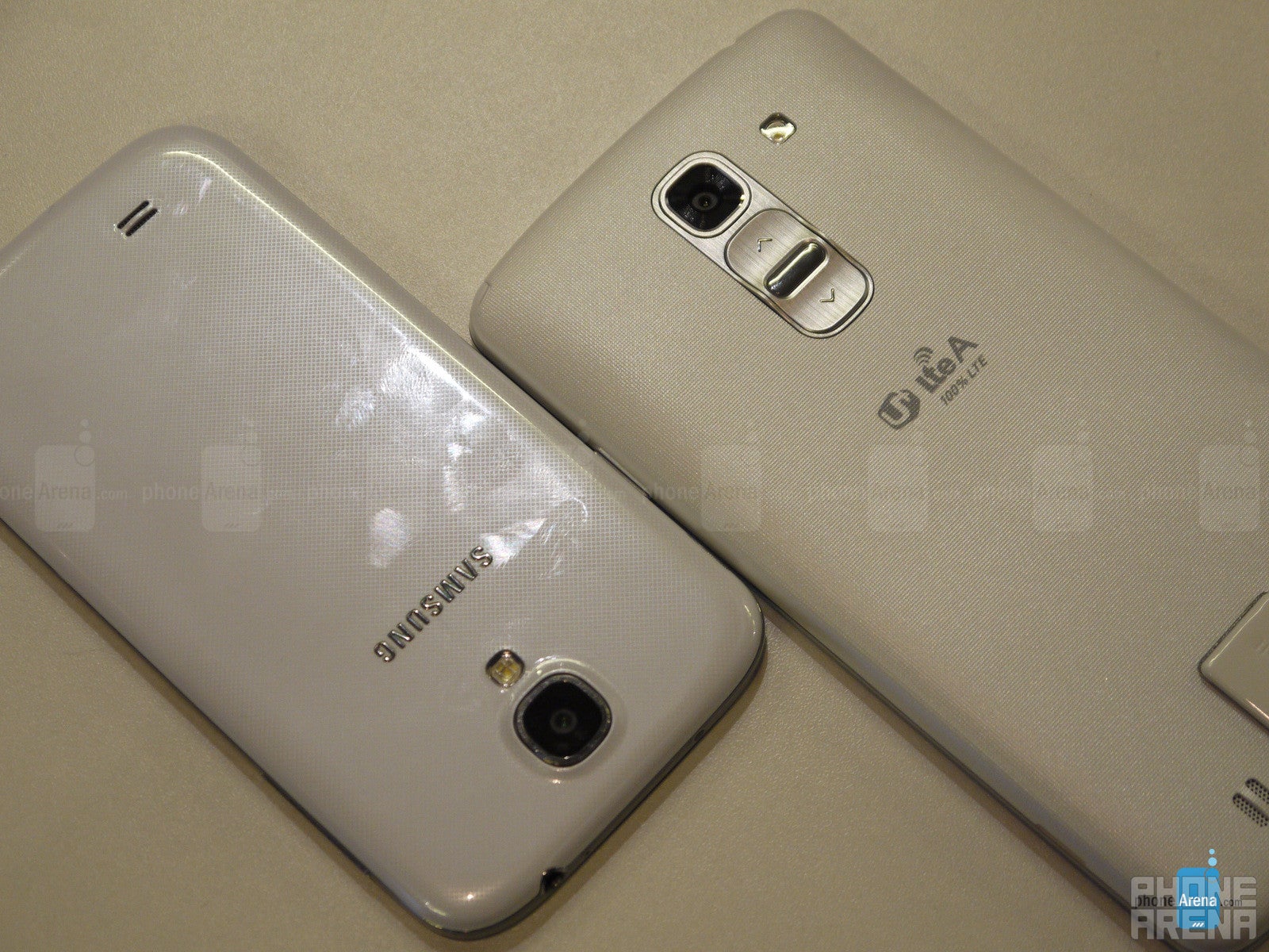 LG G Pro 2 vs Samsung Galaxy S4: first look