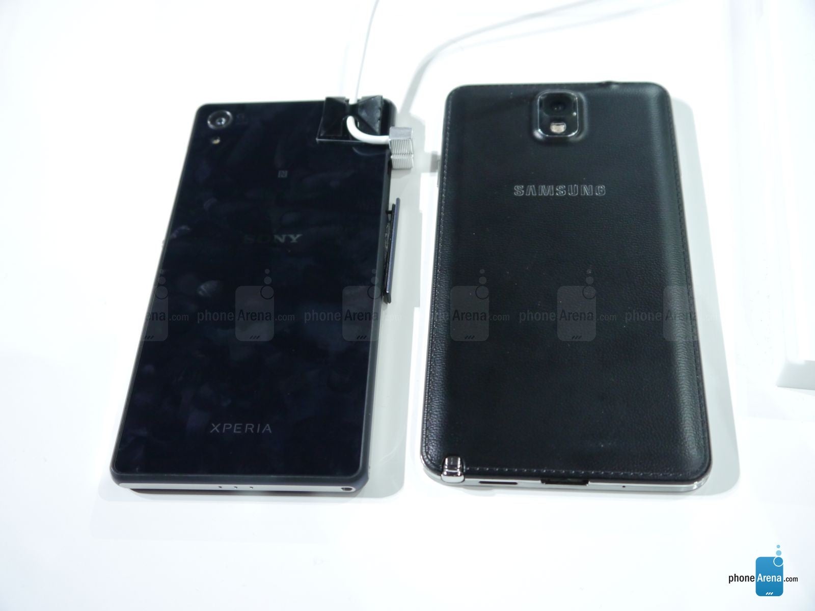 Sony Xperia Z2 vs Samsung Galaxy Note 3: first look