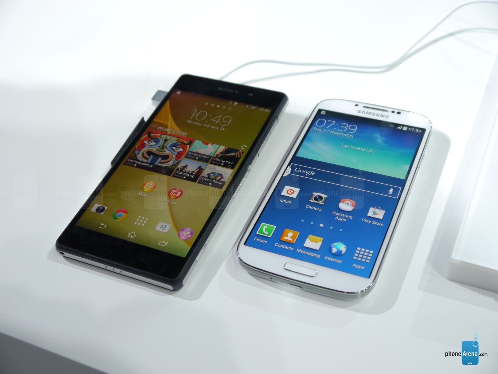 Sony Xperia Z2 vs Samsung Galaxy S4: first look