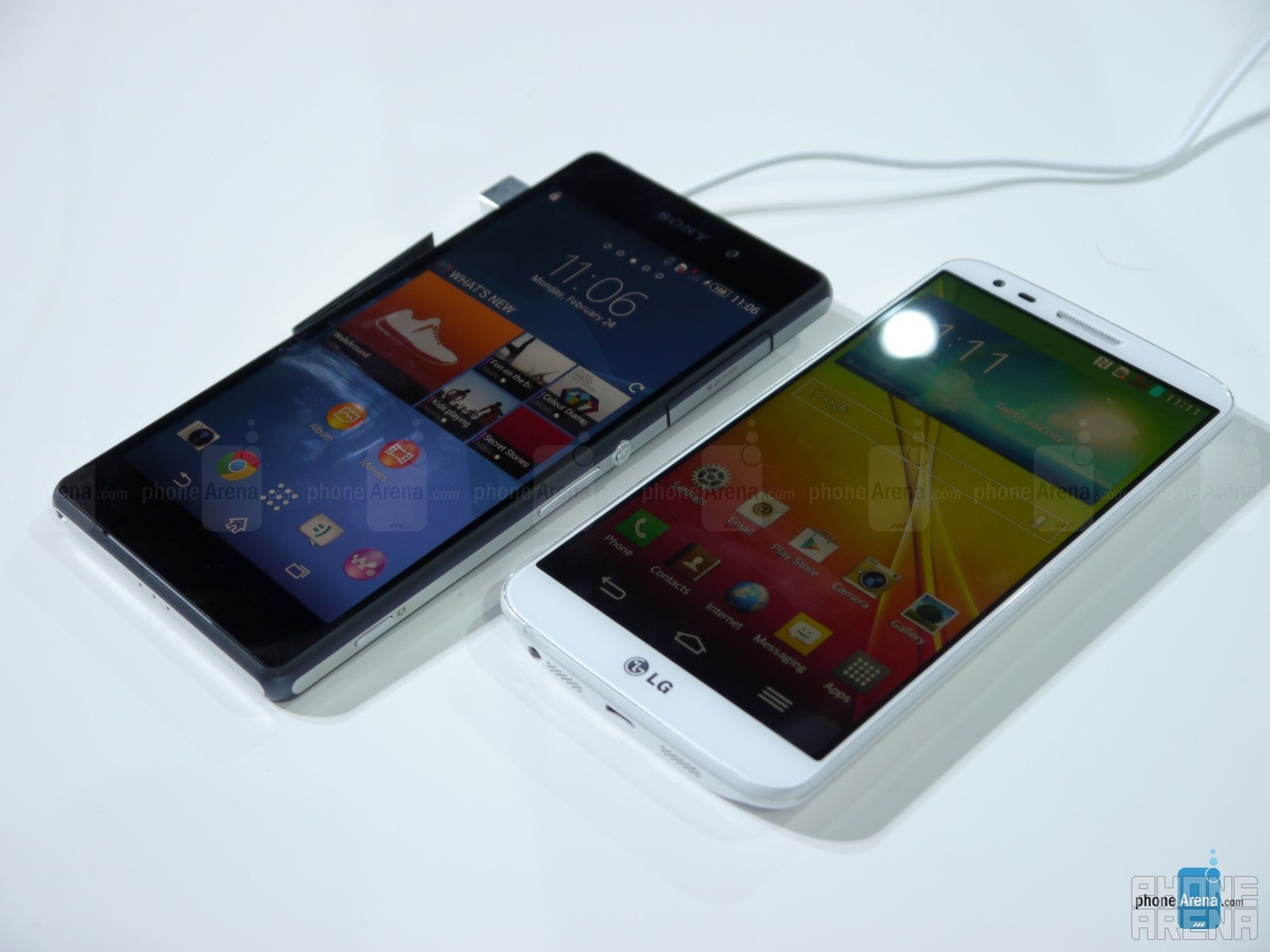 Sony Xperia Z2 vs LG G2: first look