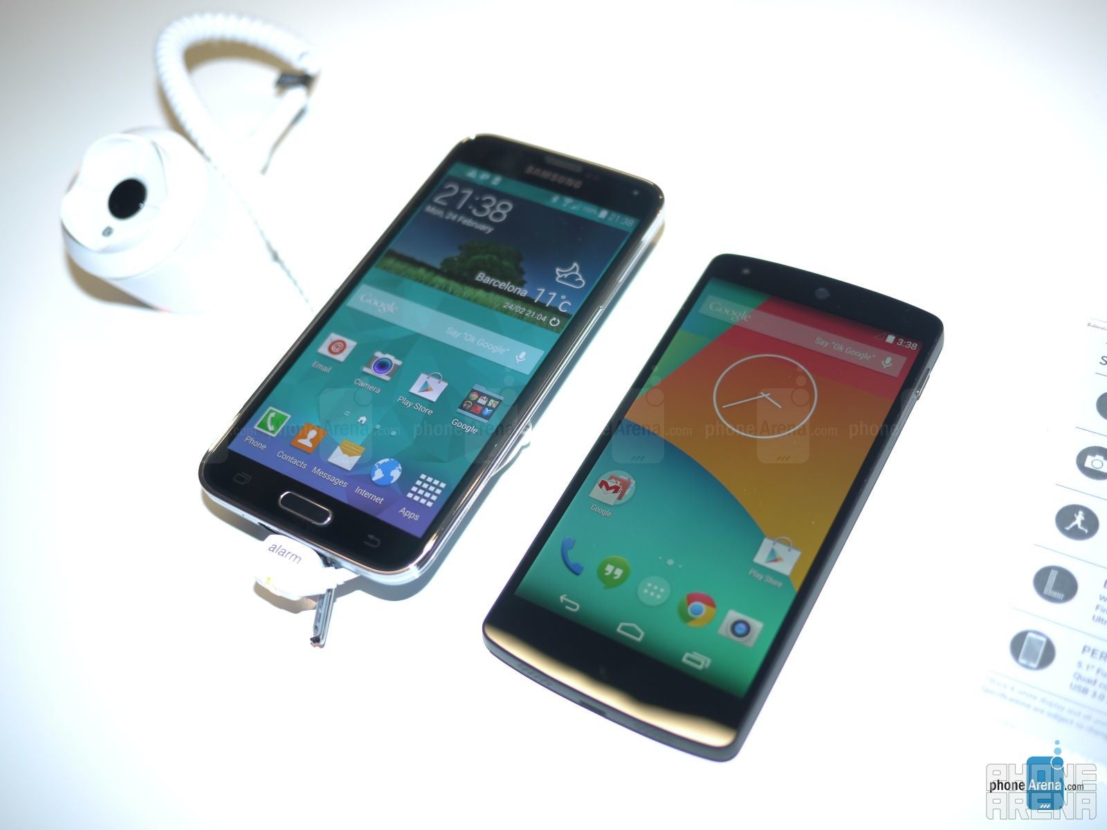 Samsung Galaxy S5 vs Nexus 5: first look