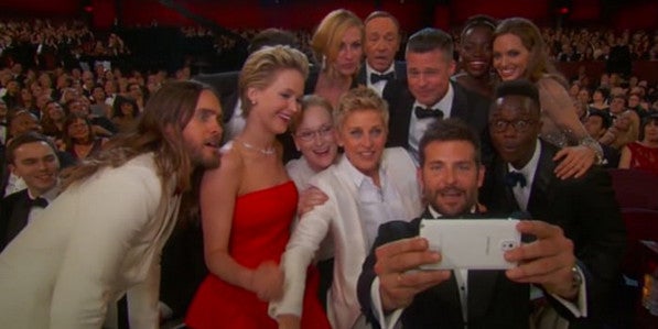 Nokia mocks Samsung for the blurry Oscars selfies