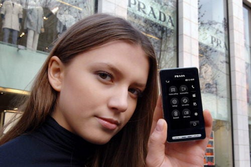 LG Prada in-hand - LG Prada phone officially announced
