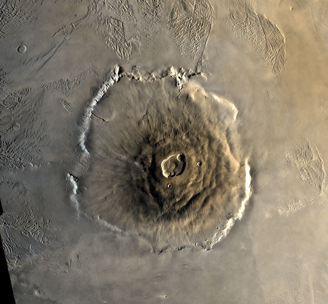 Aerial view of the Olympus Mons - Huawei and ZTE announce plans to deploy a 5G network on Mars by 2020