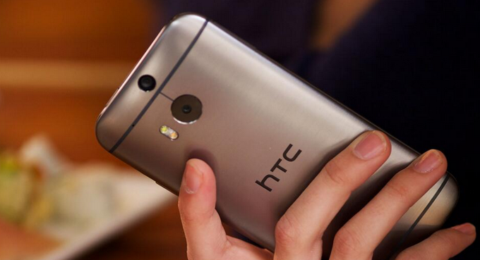 HTC One M8 now available to buy at AT&amp;T and Sprint locations, T-Mobile will have it tomorrow