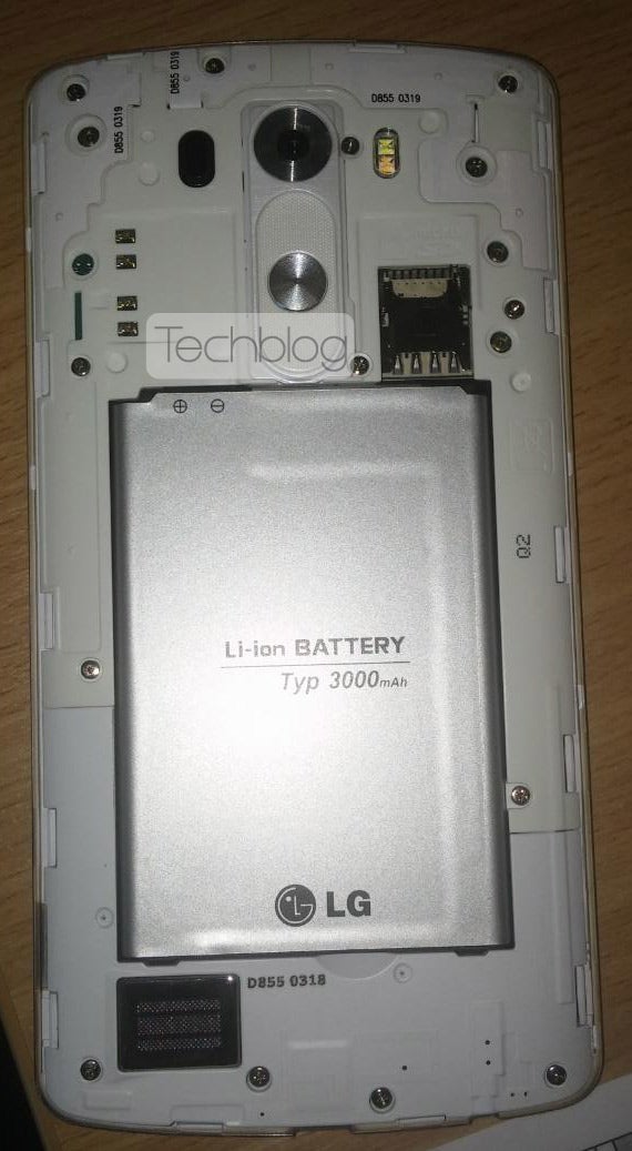 LG G3 gets stripped of its back cover, flashes a detachable battery and microSD slot
