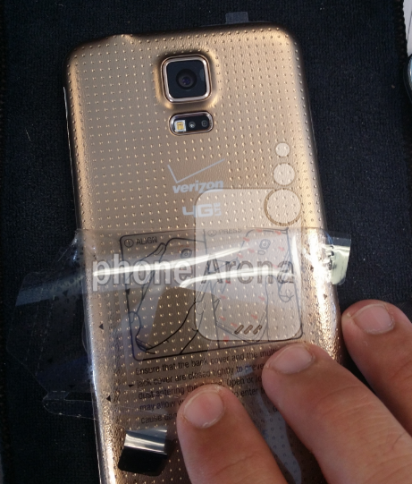 The gold version of the Samsung Galaxy S5 for Verizon - Verizon's gold Samsung Galaxy S5 to be released on May 31st