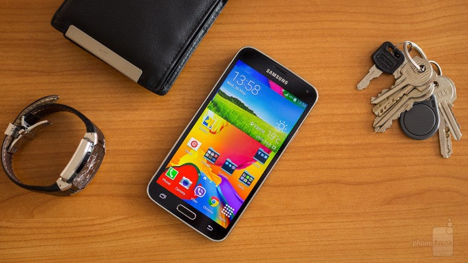 Living with the Samsung Galaxy S5, week 1: handshake