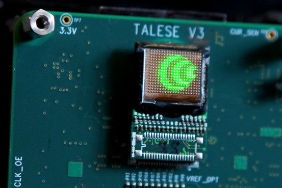 Ostendo&#039;s Quantum Photonic Imager can be churning out phone holograms in the second half of 2015 - Holograms and 48&quot; projection to become reality on phones in 2015, thanks to new bite-sized chips