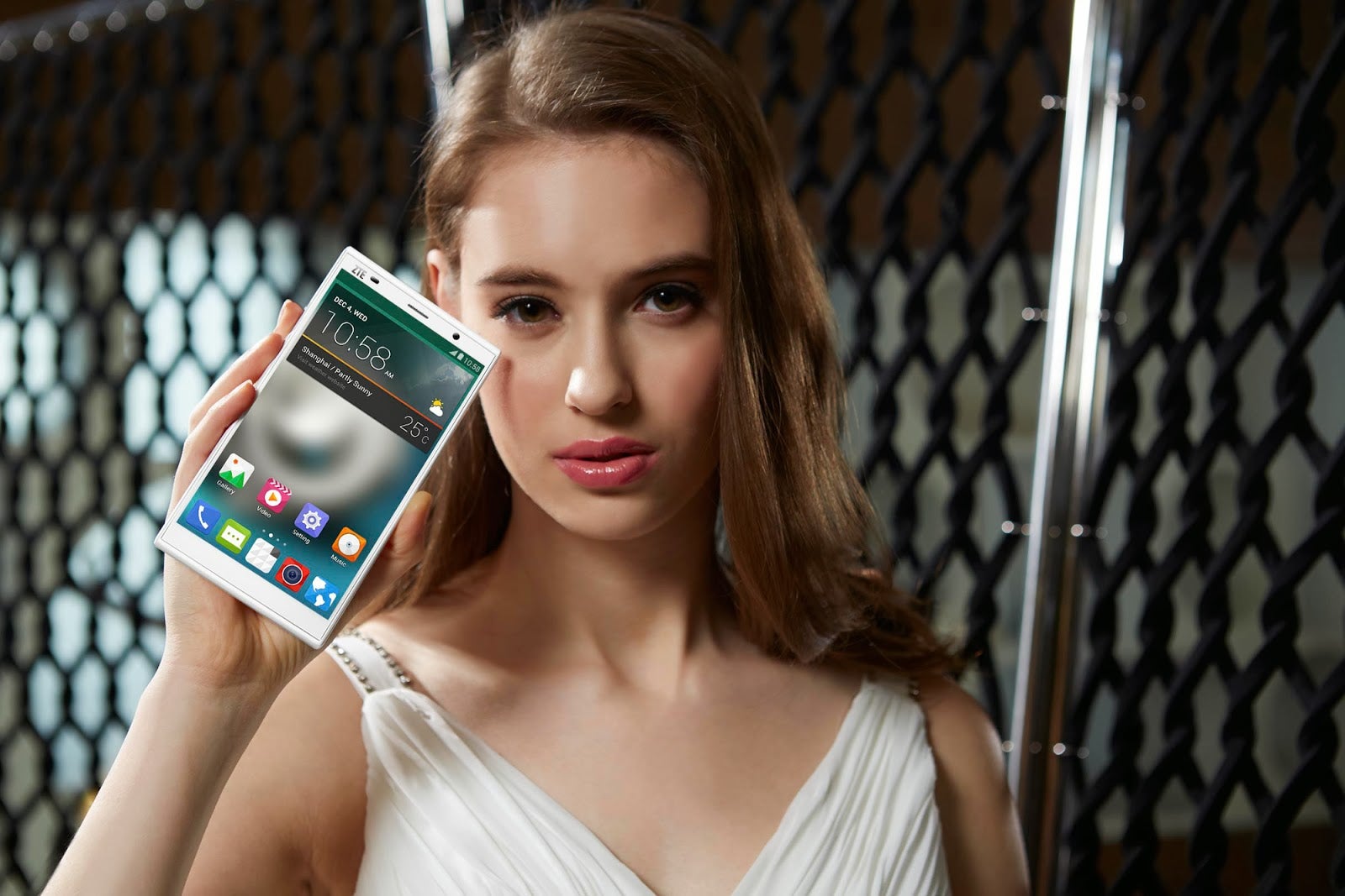 The ZTE Grand Memo II - WSJ: Chinese ZTE "aggressively poaching talent" from the likes of BlackBerry and Motorola
