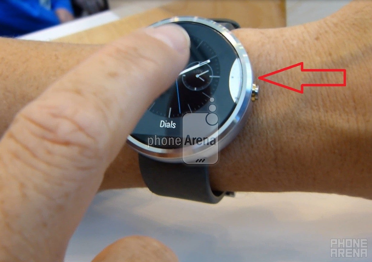 We almost grabbed a look at the white watch face that is clearly on the Moto 360, but Motorola is keeping mum about it. - Here is a little closer look at the Motorola Moto 360