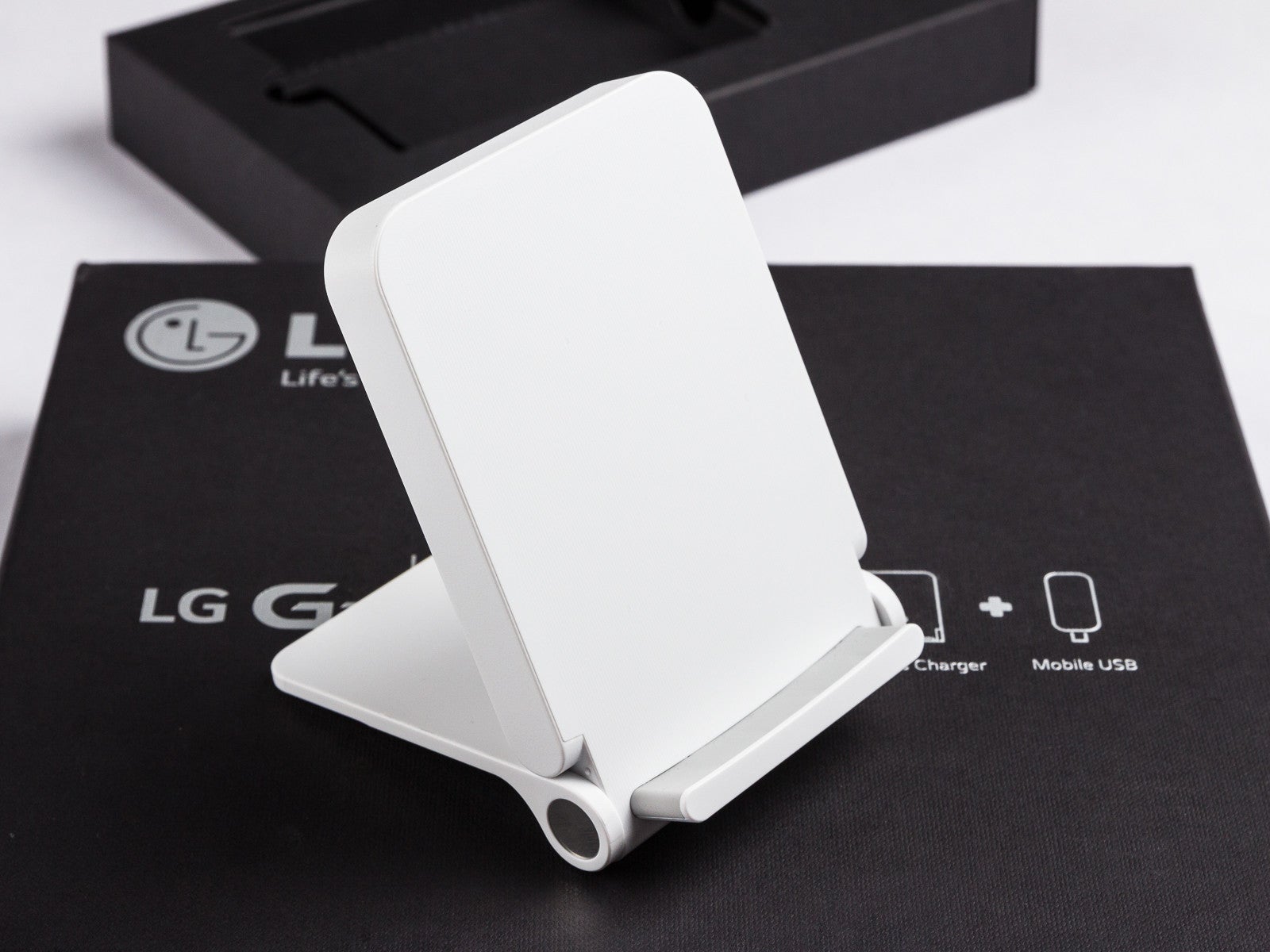 The LG WCD-100 Qi charger - LG G3 Wireless Charger (WCD-100) hands-on