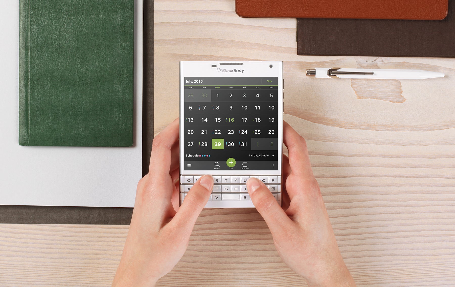 White BlackBerry Passport confirmed, will have &quot;porcelain-like&quot; back panel