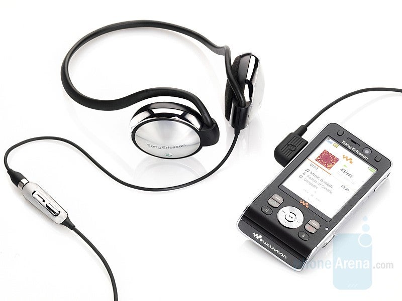 HPM-83 - Sony Ericsson announces new music accessories