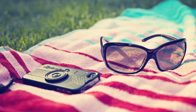 How to protect your smartphone while on the beach