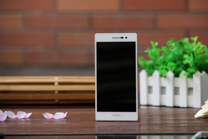 Huawei CEO says 'shocking' devices are in the pipeline, flaunts an Ascend P7 with sapphire display