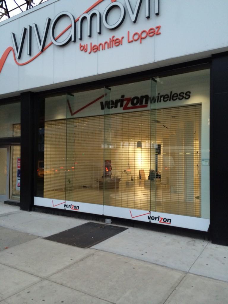 The flagship store on Flatbush Avenue in New York - locked up and cleared out - Viva Móvil by Jennifer Lopez closes its doors in New York City