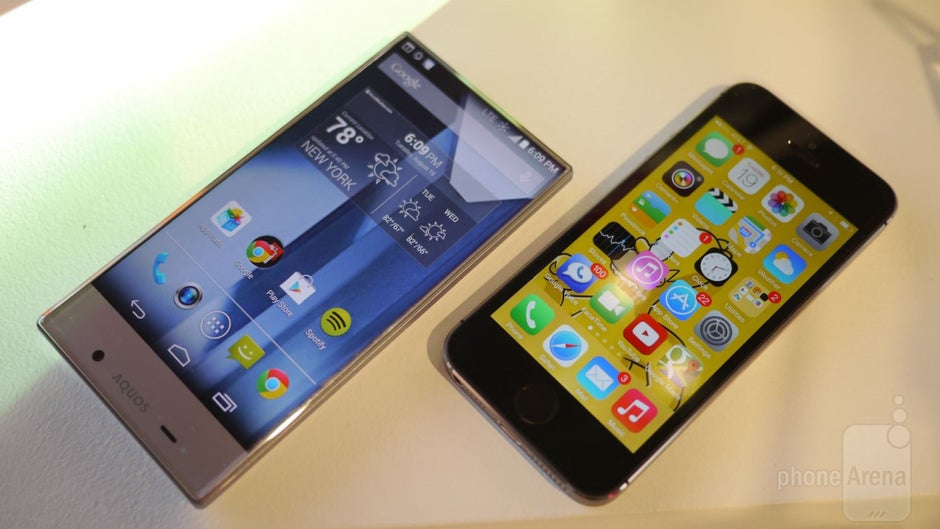Sharp AQUOS Crystal versus Apple iPhone 5s: first look