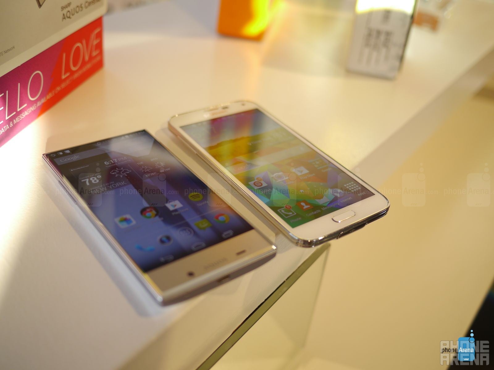 Sharp AQUOS Crystal versus Apple iPhone 5s: first look