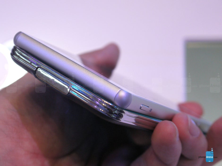 Xperia Z3 vs Galaxy S5 - Sony Xperia Z3 vs Galaxy S5: first look
