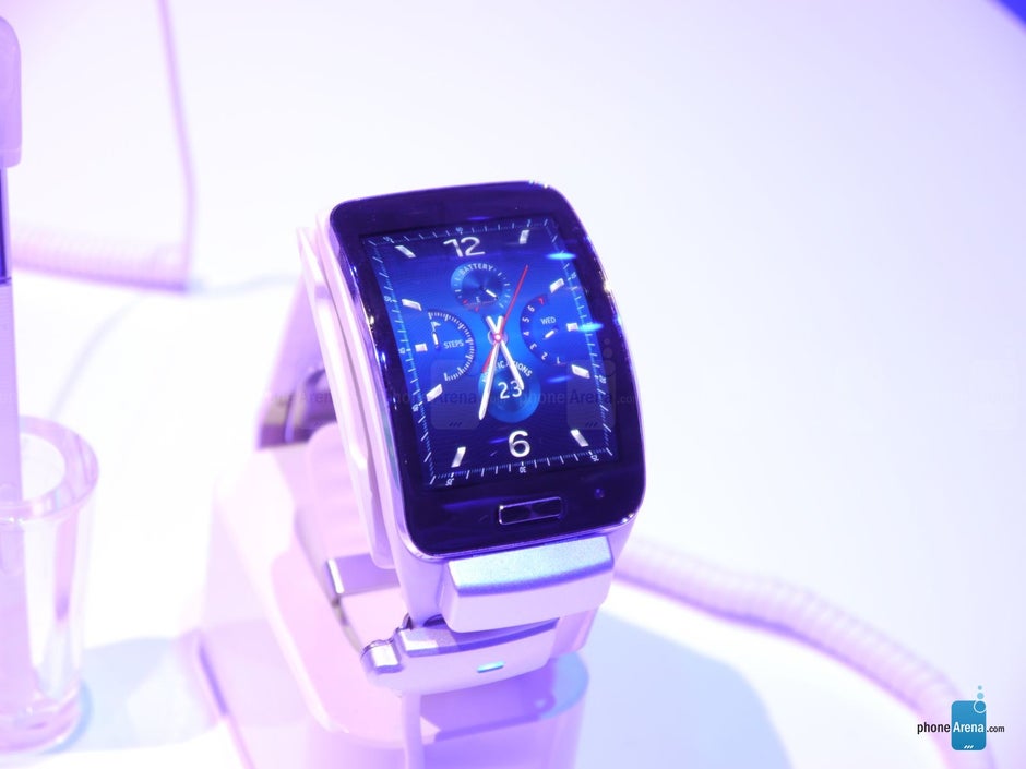Samsung Gear S smart-watch hands-on