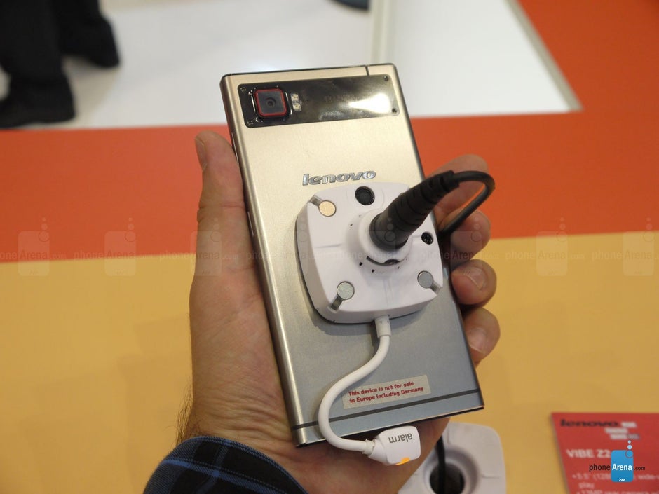 Lenovo Vibe Z2 hands-on: say hello to the metal mid-ranger