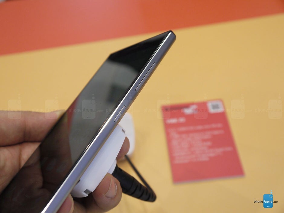 Lenovo Vibe Z2 hands-on: say hello to the metal mid-ranger