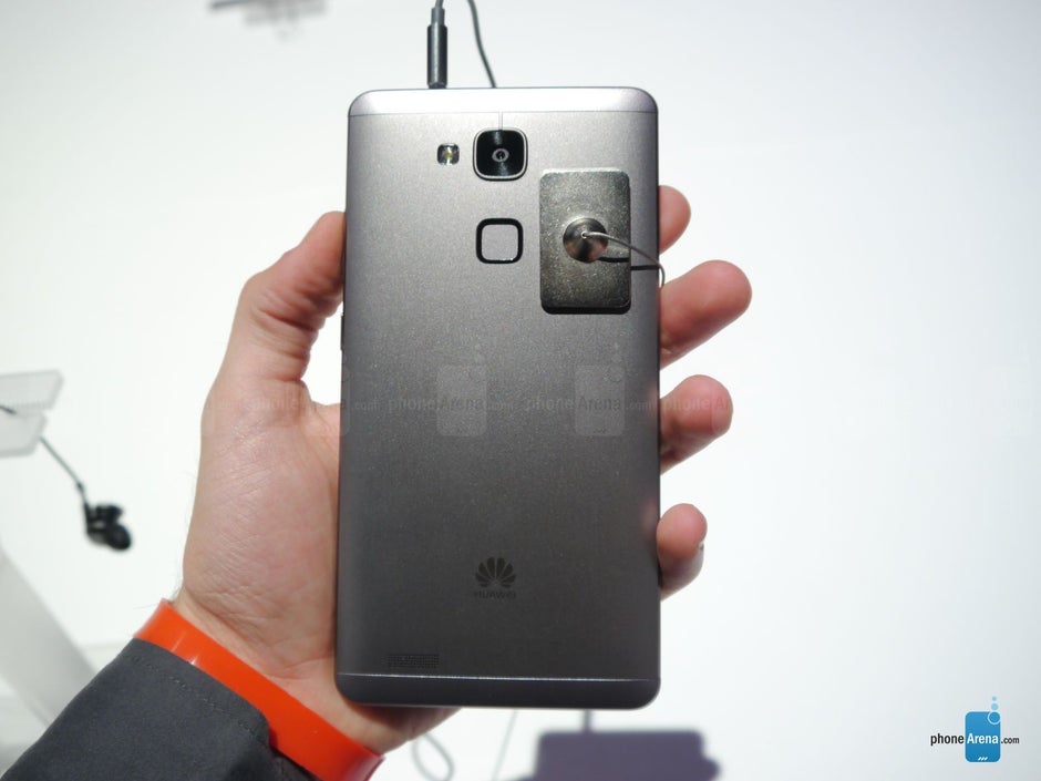 Huawei Ascend Mate 7 hands-on: big, beautiful phablet!
